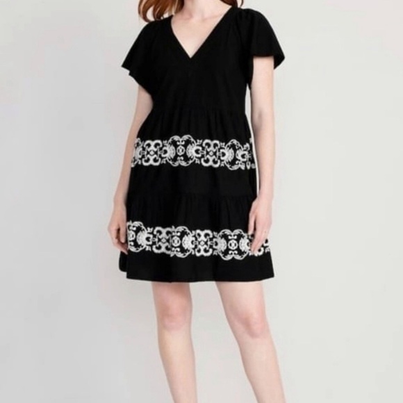 Old Navy Dresses & Skirts - Old Navy Embroidered V Neck Swing Tiered Dress Black Medium Tall